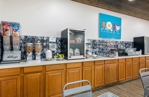 Broken Bow Hotel | Rodeway Inn Broken Bow - Hochatown