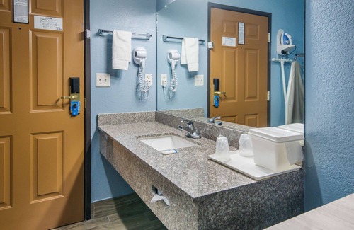 Original Town Hotel | Rodeway Inn Carrollton I-35E