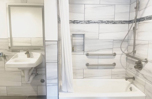 Cathedral Hill Hotel | Rodeway Inn Civic Center