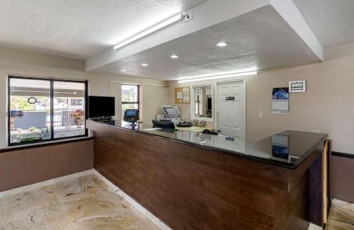 Clearwater Hotel | Rodeway Inn Clearwater-Dunedin