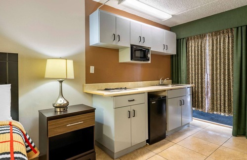 Clearwater Hotel | Rodeway Inn Clearwater - Dunedin