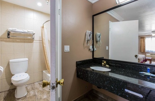 Cypress Hotel | Rodeway Inn Cypress - Near Cypress College
