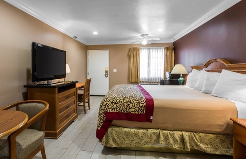 Cypress Hotel | Rodeway Inn Cypress - Near Cypress College
