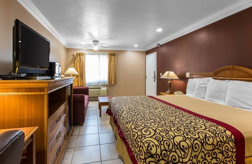 Cypress Hotel | Rodeway Inn Cypress - Near Cypress College