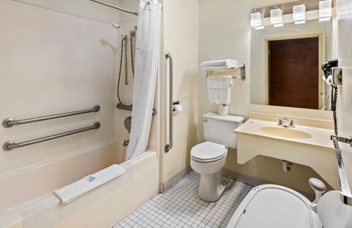 Effingham Hotel | Rodeway Inn Effingham North