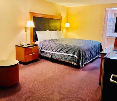 Findlay Hotel | Rodeway Inn Findlay University Area