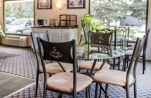 Findlay Hotel | Rodeway Inn Findlay