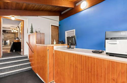 Oscoda Hotel | Rodeway Inn Formerly Camp Inn Lodge