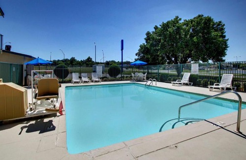 Fort Smith Hotel | Rodeway Inn Fort Smith I-40