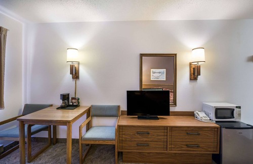 Wibaux Hotel | Rodeway Inn Gateway to Medora T-Roosevelt & Makoshika State Park