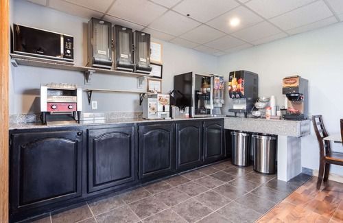 Lincoln Hotel | Rodeway Inn Lincoln West - University Area