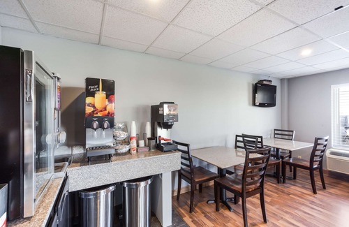 Lincoln Hotel | Rodeway Inn Lincoln West - University Area