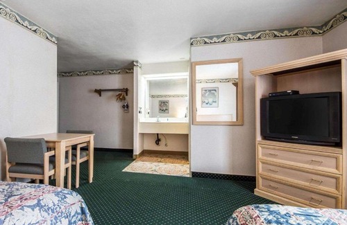 North Fremont Street Hotel | Rodeway Inn Monterey Near Fairgrounds