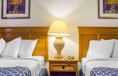 Security Acres Hotel | Rodeway Inn Old Town Scottsdale