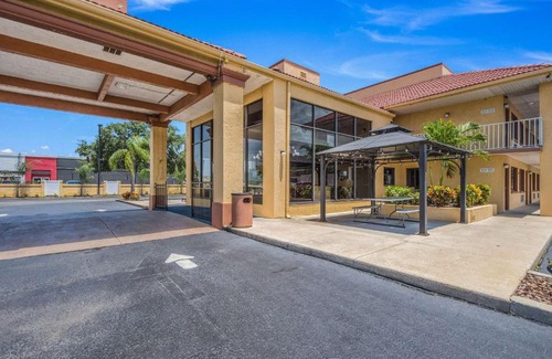 Gulf Highlands Hotel | Rodeway Inn Port Richey North