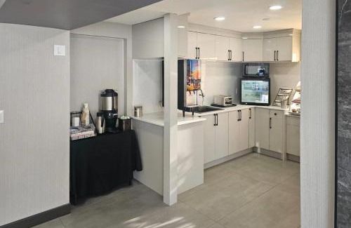 Kamloops Hotel | Rodeway Inn & Suites