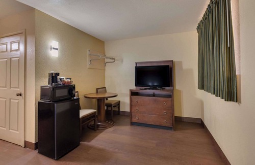 Viavant - Venetian Isles Hotel | Rodeway Inn & Suites New Orleans East