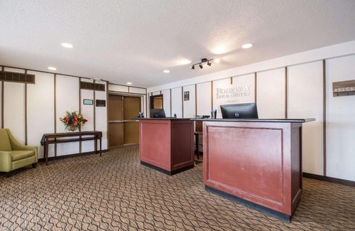Hayden Island Hotel | Rodeway Inn & Suites Portland - Jantzen Beach