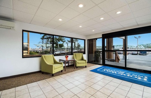 Hayden Island Hotel | Rodeway Inn & Suites Portland - Jantzen Beach