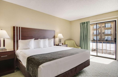 Hayden Island Hotel | Rodeway Inn & Suites Portland - Jantzen Beach