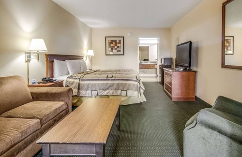 East Dublin Hotel | Rodeway Inn & Suites