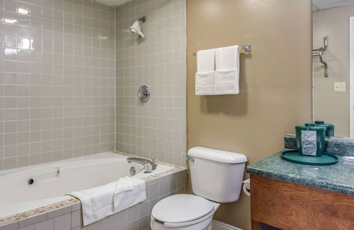 East Dublin Hotel | Rodeway Inn & Suites