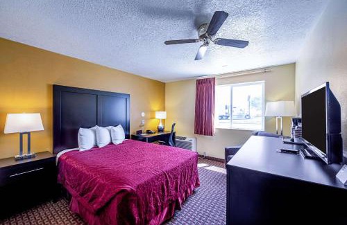 Monticello Hotel | Rodeway Inn & Suites