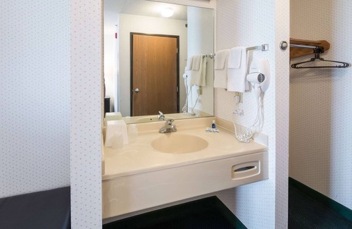 Urbana Hotel | Rodeway Inn Urbana Champaign University Area