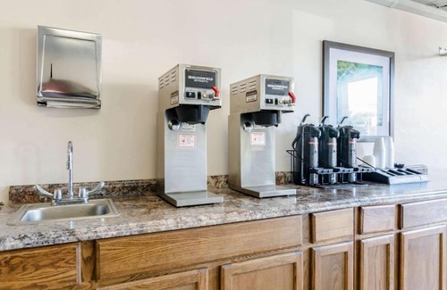 Bellevue Hotel | Rodeway Inn