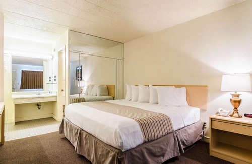 Bellevue Hotel | Rodeway Inn