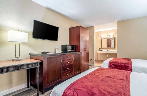 Bushnell Hotel | Rodeway Inn