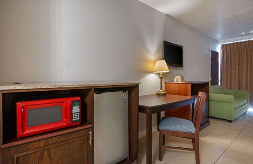 Clermont Hotel | Rodeway Inn