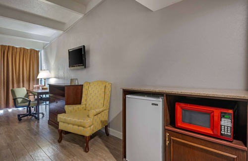 Clermont Hotel | Rodeway Inn