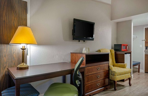 Clermont Hotel | Rodeway Inn