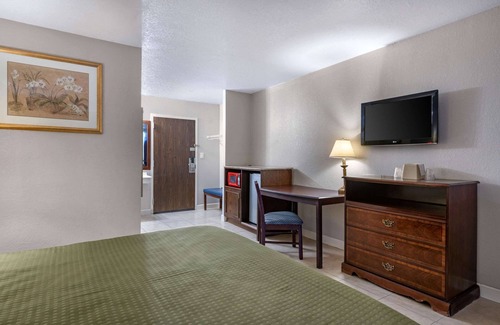 Clermont Hotel | Rodeway Inn