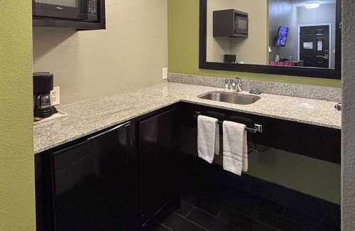 Dilley Hotel | Rodeway Inn