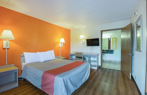 Dubuque Hotel | Rodeway Inn