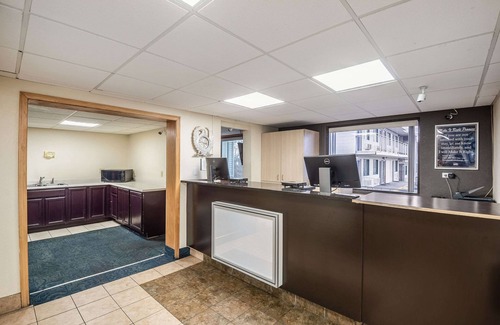Dubuque Hotel | Rodeway Inn