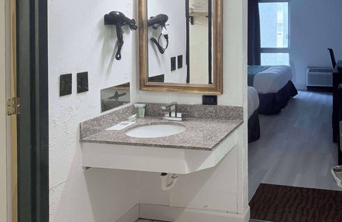Enid Hotel | Rodeway Inn