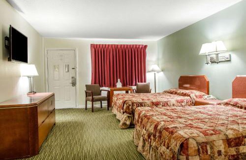 Groton Hotel | Rodeway Inn