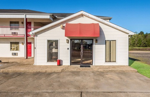 Gurdon Hotel | Rodeway Inn
