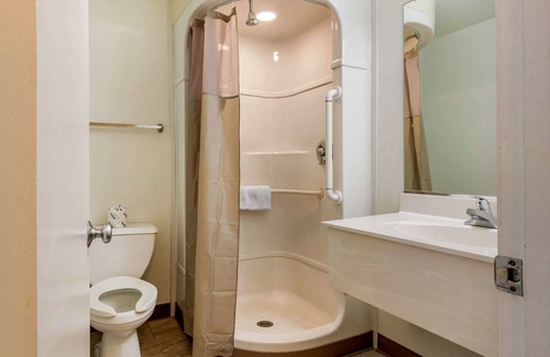 Hays Hotel | Rodeway Inn