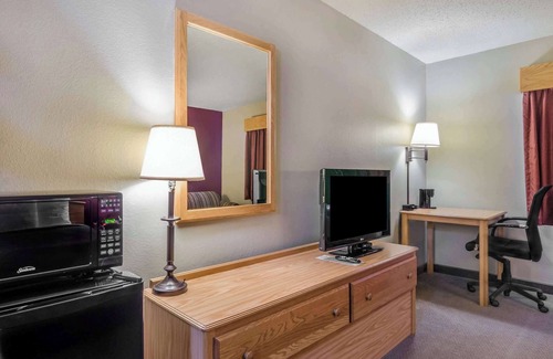 Hesston Hotel | Rodeway Inn