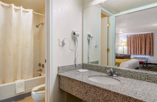 Hilliard Hotel | Rodeway Inn