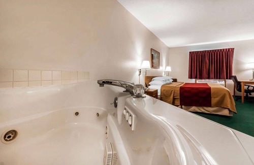 Holdrege Hotel | Rodeway Inn