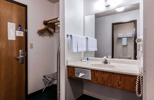 Holdrege Hotel | Rodeway Inn