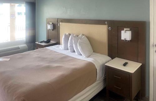 Holiday Hotel | Rodeway Inn