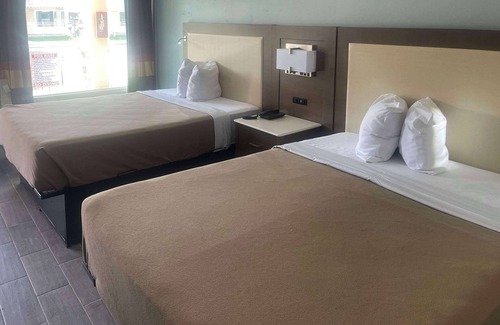 Holiday Hotel | Rodeway Inn