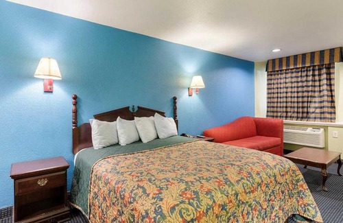 South Houston Hotel | Rodeway Inn