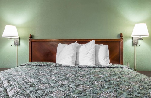 Laurens Hotel | Rodeway Inn